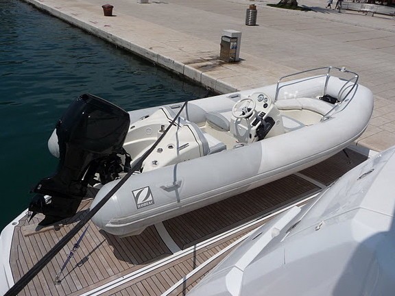 The 25m Yacht LUCKY BEAR