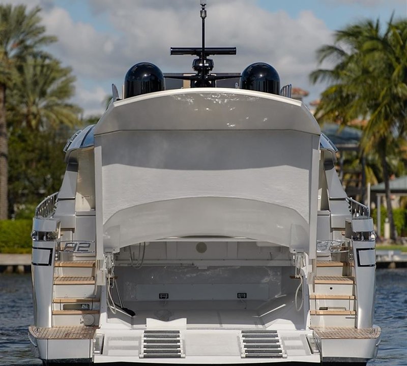 The 25m Yacht PERSHING 82