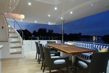 The 25m Yacht SEAS THE MOMENT