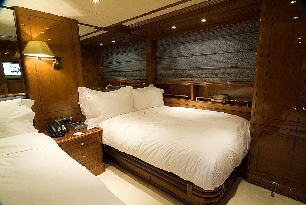 The 27m Yacht FARFALLINA