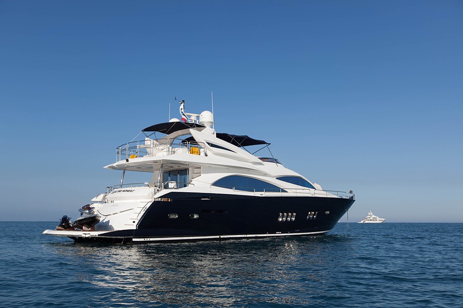 The 28m Yacht LIVE THE MOMENT