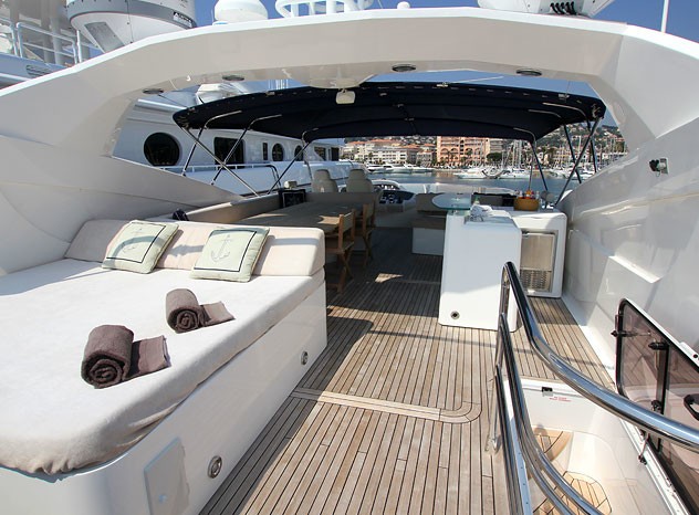 The 28m Yacht LIVE THE MOMENT