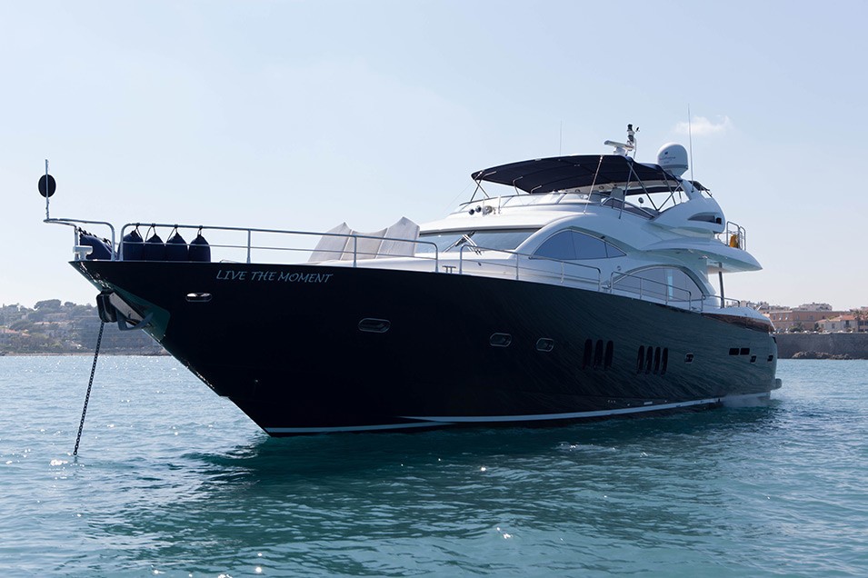 The 28m Yacht LIVE THE MOMENT