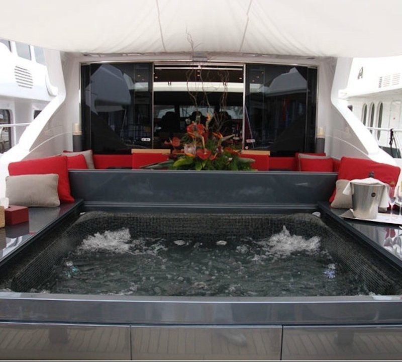 Life On Yacht SOLELUNA
