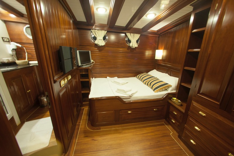 The 30m Yacht CLARISSA