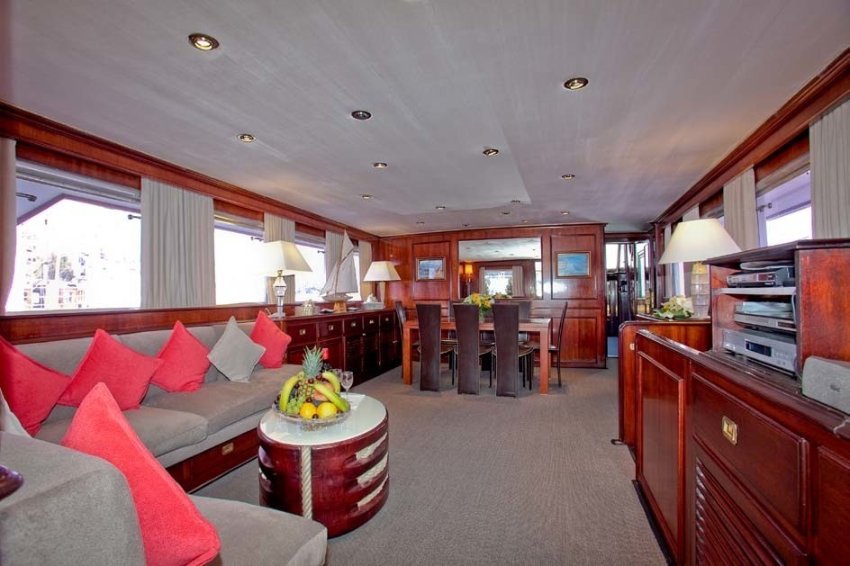 The 30m Yacht LADY ROXANNE