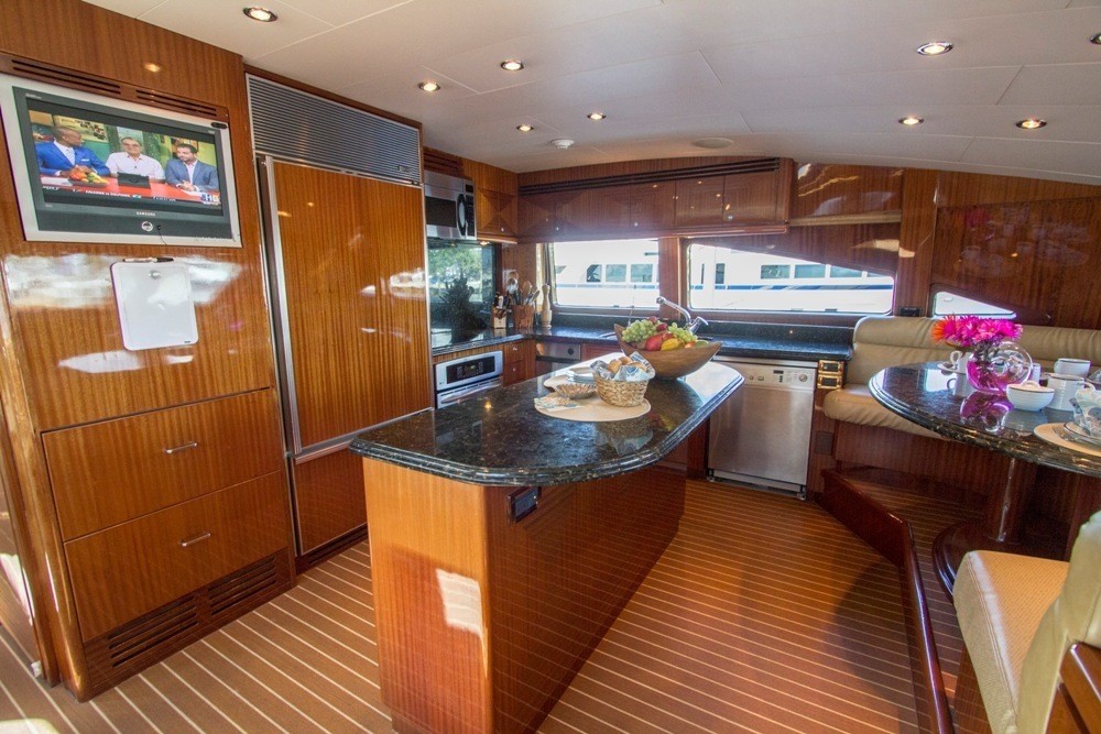 The 30m Yacht LIMITLESS