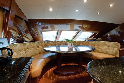 The 30m Yacht LIMITLESS