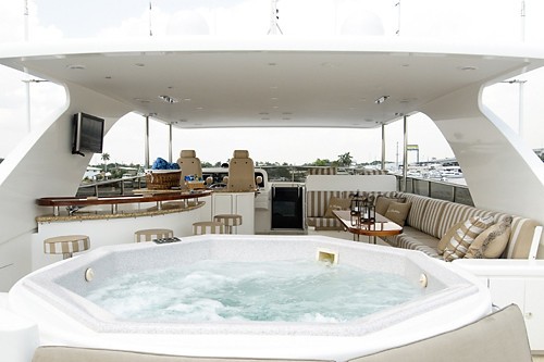 The 30m Yacht LIMITLESS