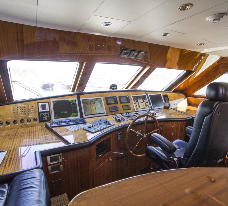 The 30m Yacht LIMITLESS