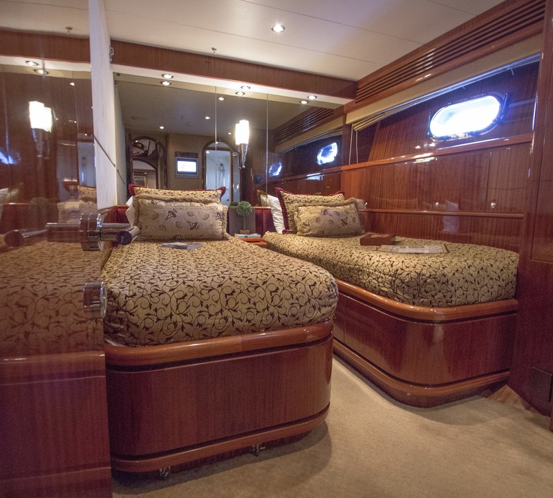 The 30m Yacht LIMITLESS