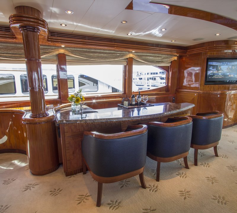 The 30m Yacht LIMITLESS