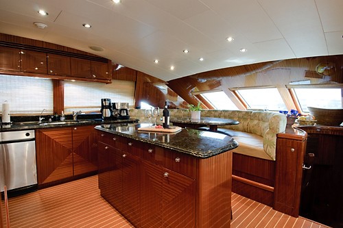 The 30m Yacht LIMITLESS