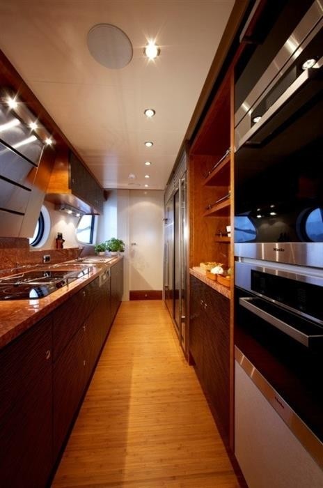 The 30m Yacht MAXIMUS
