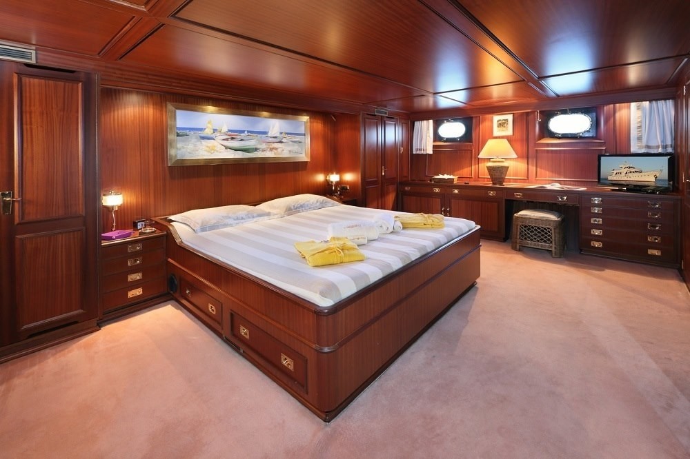 The 30m Yacht SPREZZATURA