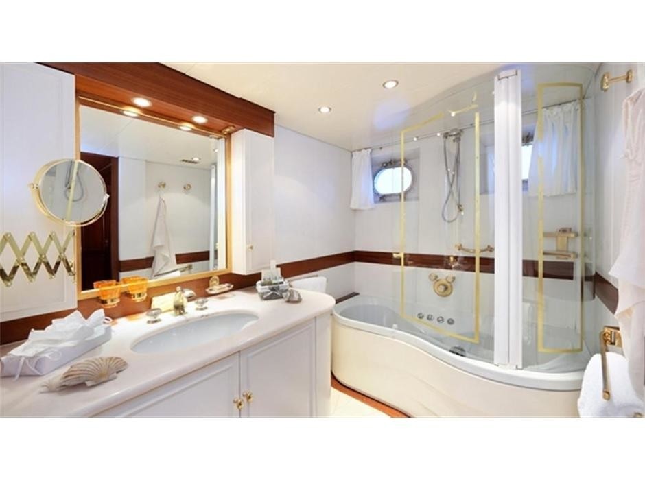 The 30m Yacht SPREZZATURA