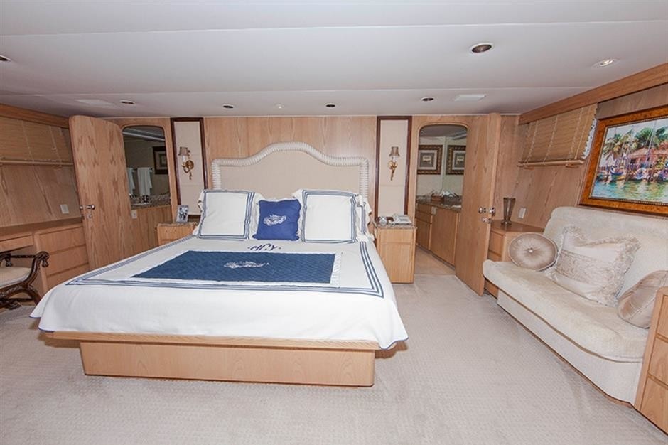 The 32m Yacht FREE BIRD
