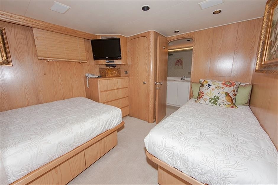 The 32m Yacht FREE BIRD