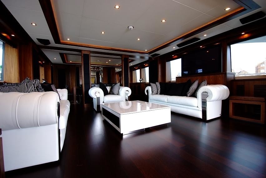 The 34m Yacht BLACK AND WHITE
