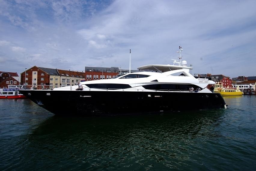 The 34m Yacht BLACK AND WHITE