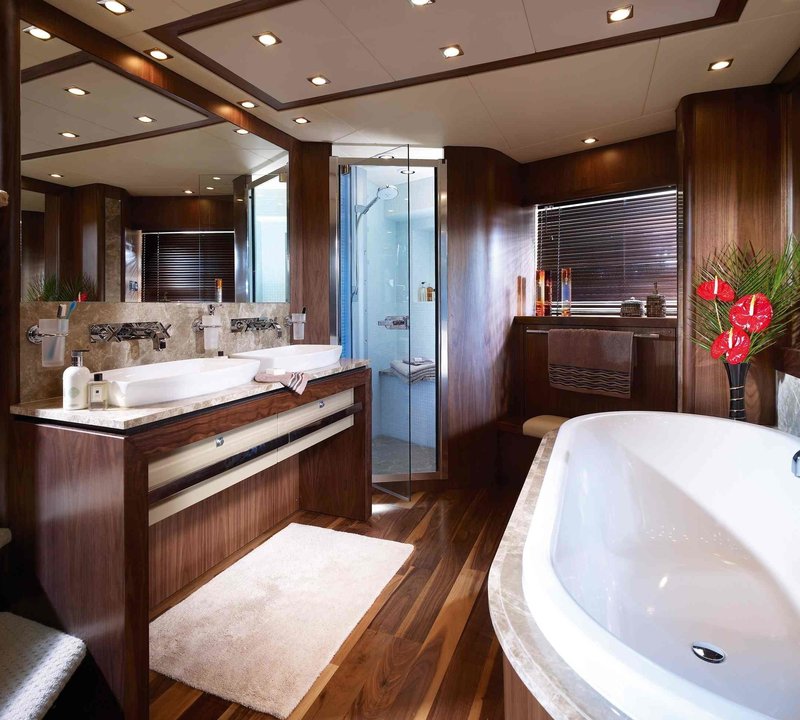 The 34m Yacht JIVA