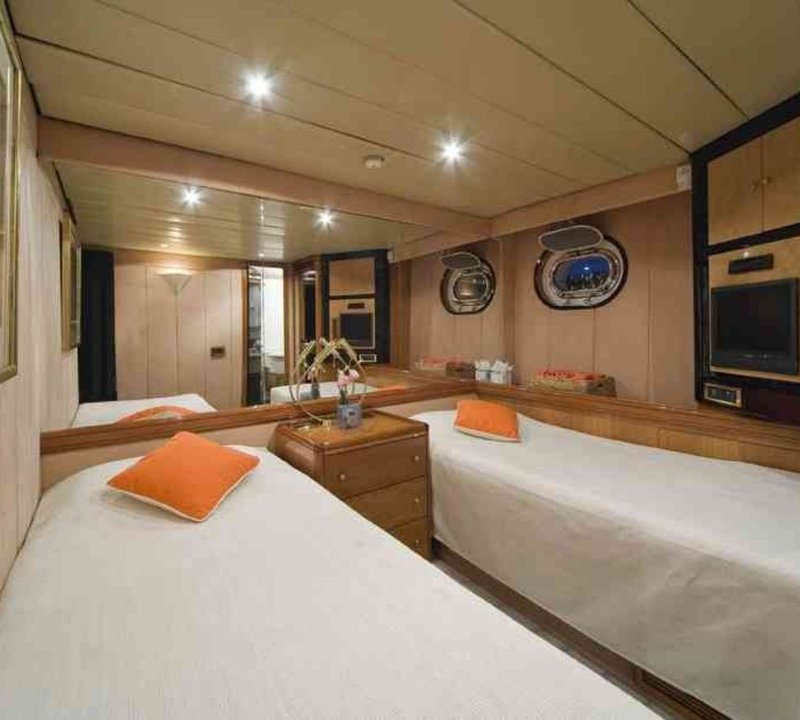 The 34m Yacht TAKAPUNA