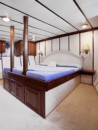 The 35m Yacht BUENA CHICA