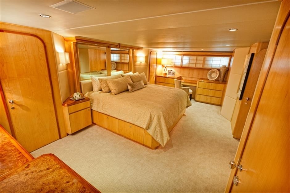 The 35m Yacht TRUE BLUE