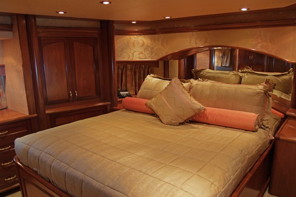 Profile: Yacht JOAN'S ARK's Guest's Cabin Captured