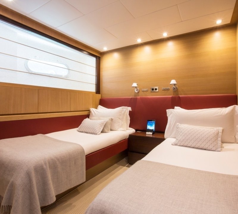 The 36m Yacht MIDNIGHT SUN
