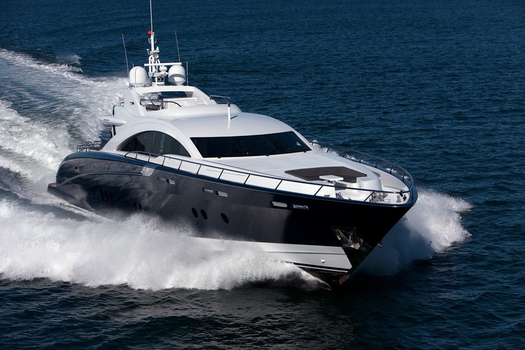 Forward: Yacht QUANTUM's Cruising Photograph