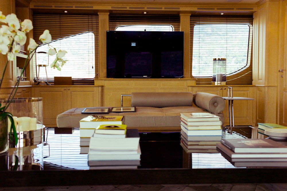 Close Up: Yacht AFRICAN QUEEN's Bath Photograph