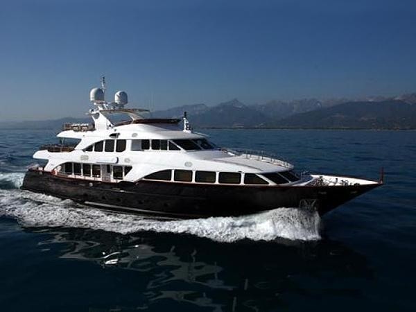Cruising On Board Yacht AFRICAN QUEEN