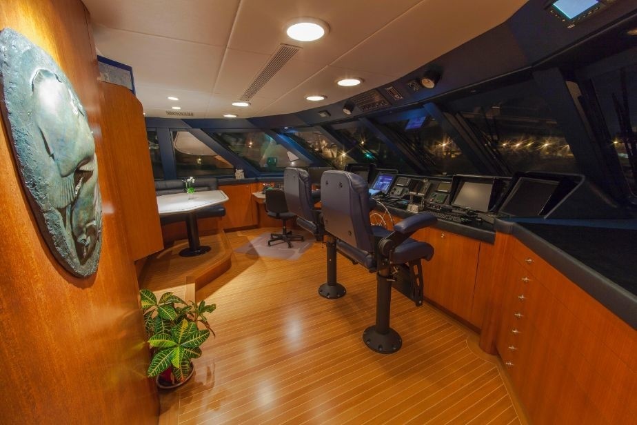 The 37m Yacht LOOSE ENDS