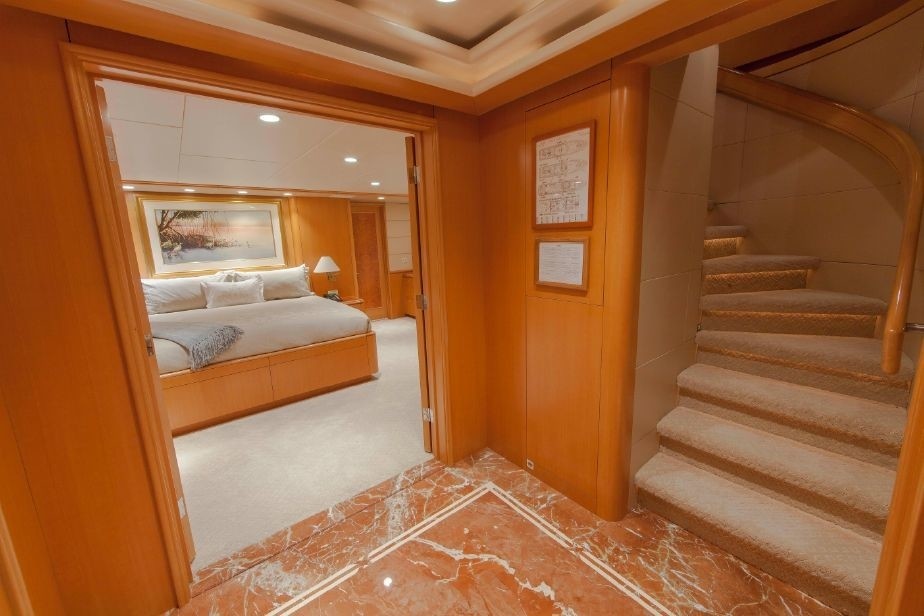 The 37m Yacht LOOSE ENDS