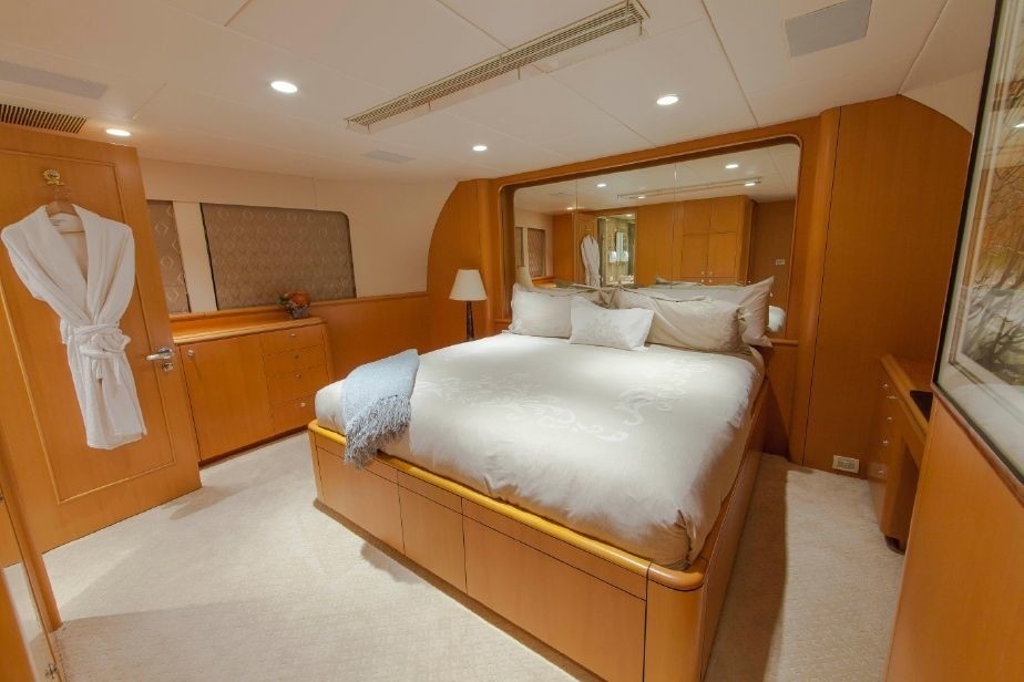 The 37m Yacht LOOSE ENDS