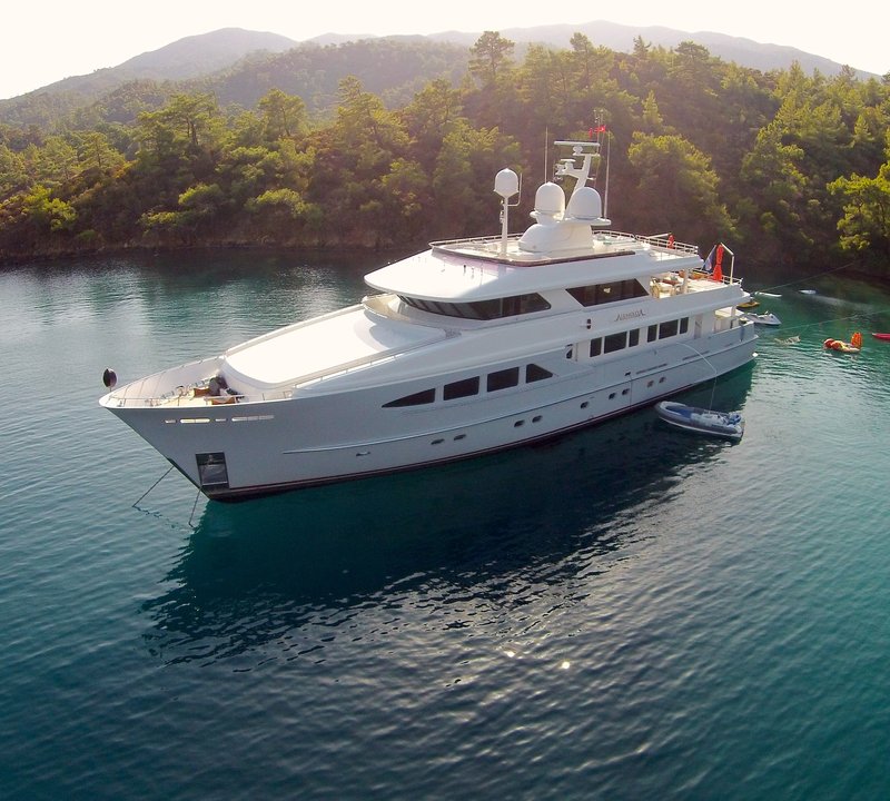 The 38m Yacht ALUMERCIA