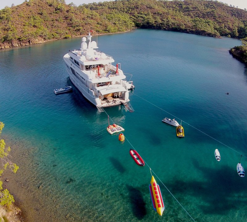 The 38m Yacht ALUMERCIA