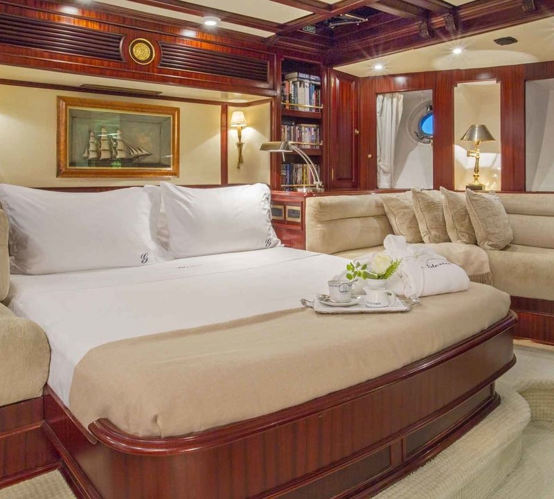The 38m Yacht GLORIA
