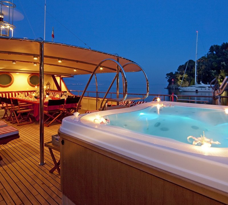 Life On Board Yacht SARITA SI