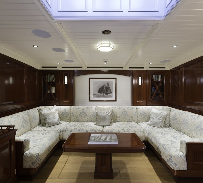 The 39m Yacht RAINBOW