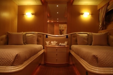 Twin Bed Cabin On Yacht BLUE BREEZE