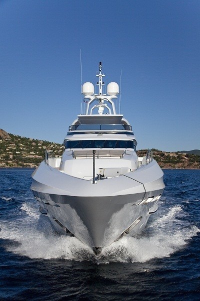 Forward Aspect: Yacht MANIFIQ's Cruising Image