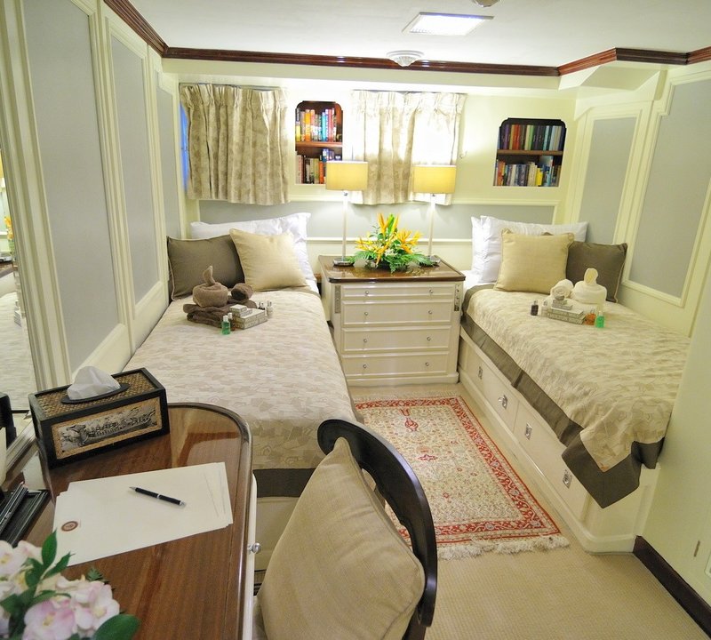 Twin Bed Cabin Aboard Yacht CALISTO