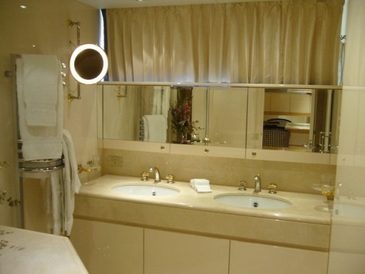 Twin Bed Stateroom Bath Aboard Yacht LADYSHIP