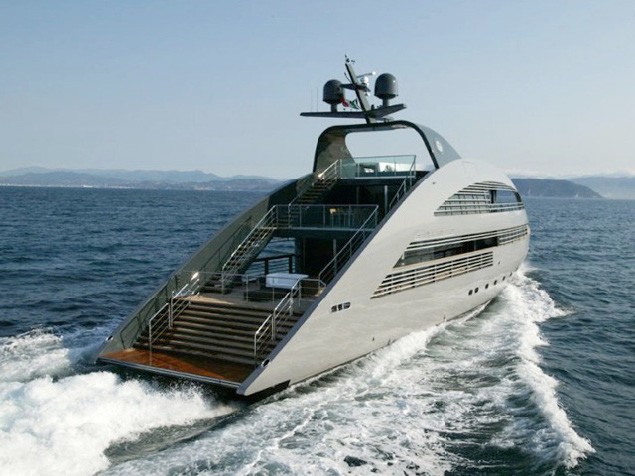 Aft Aspect: Yacht OCEAN EMERALD's Cruising Image