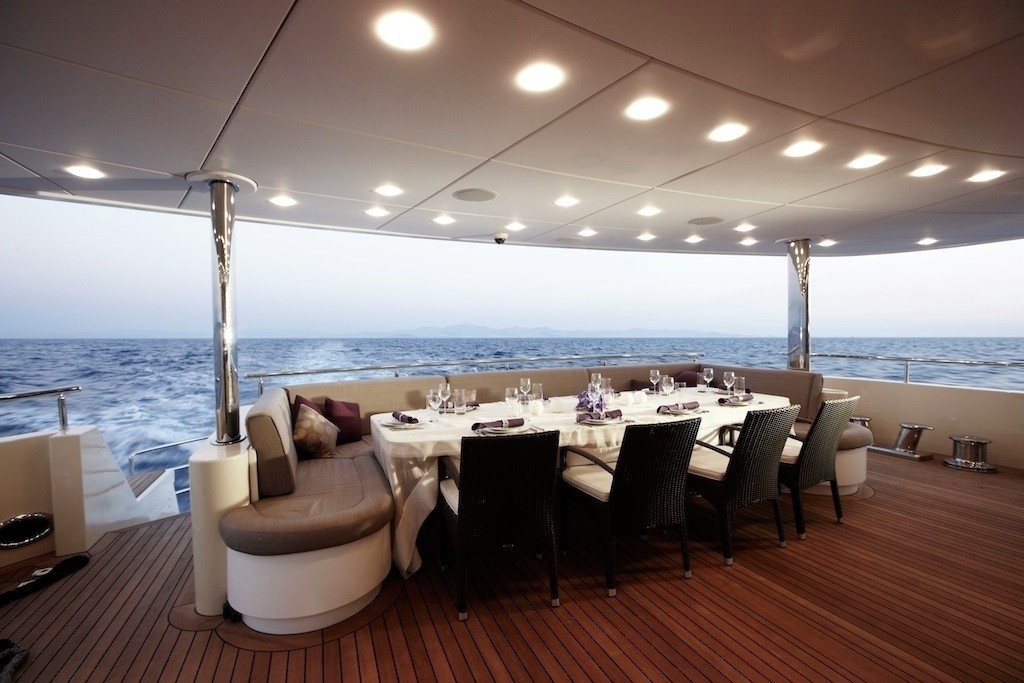 The 42m Yacht E & E