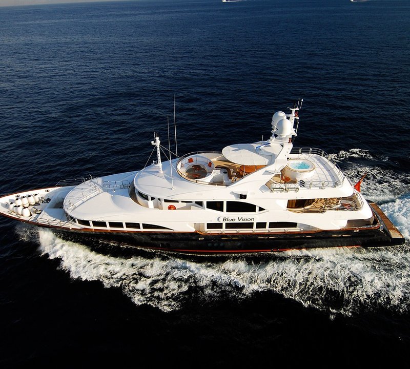 Cruising On Yacht BLUE VISION