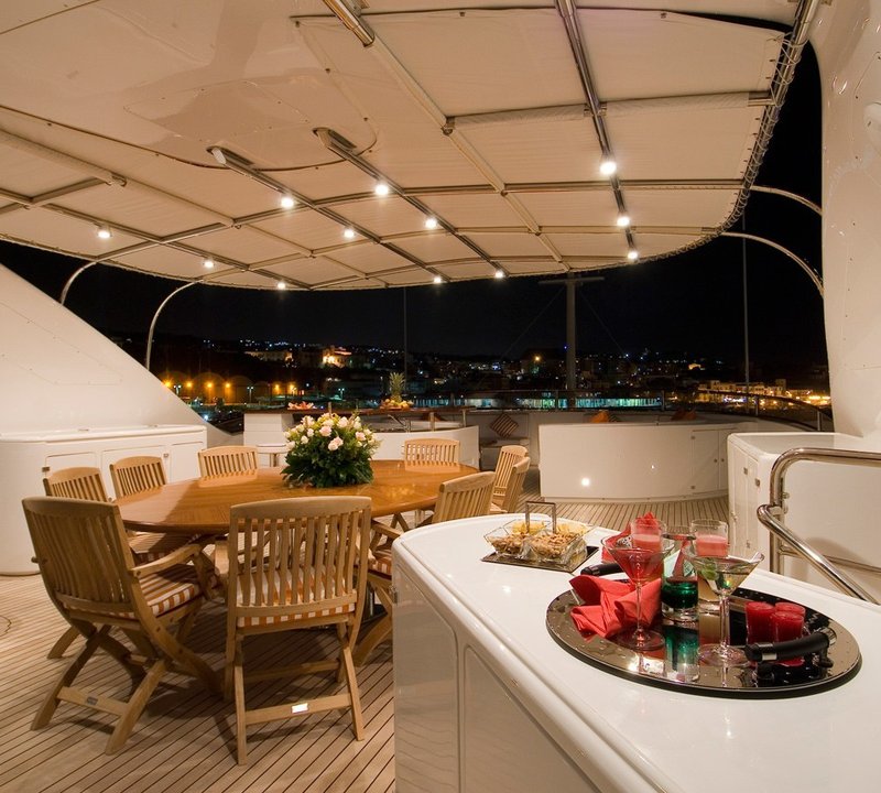 Sitting: Yacht BLUE VISION's Sun Deck Photograph
