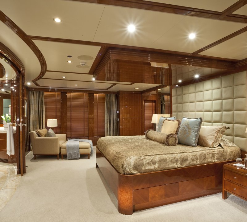 Bath Door Open: Yacht COCO VIENTE's Main Master Cabin Image